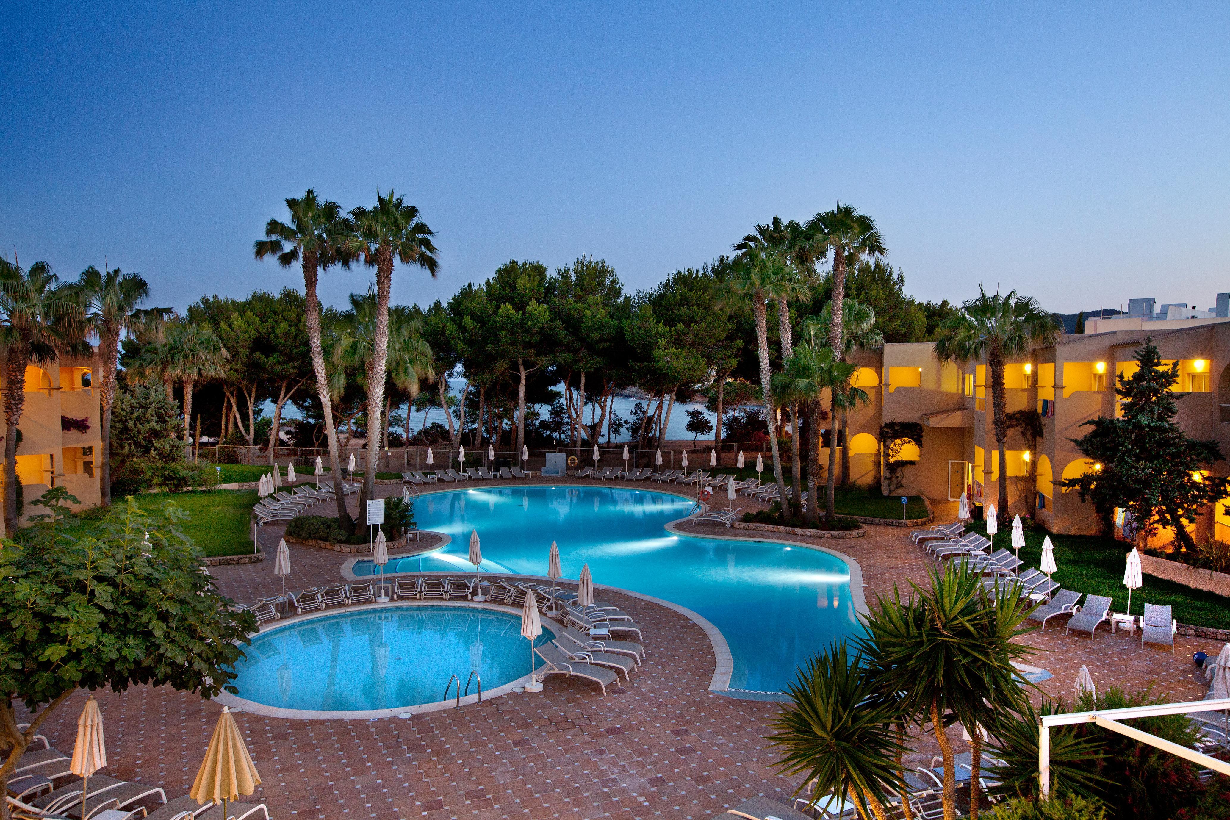 Grupotel Santa Eularia & Spa - Adults Only Санта Еулалия дел Рио Екстериор снимка