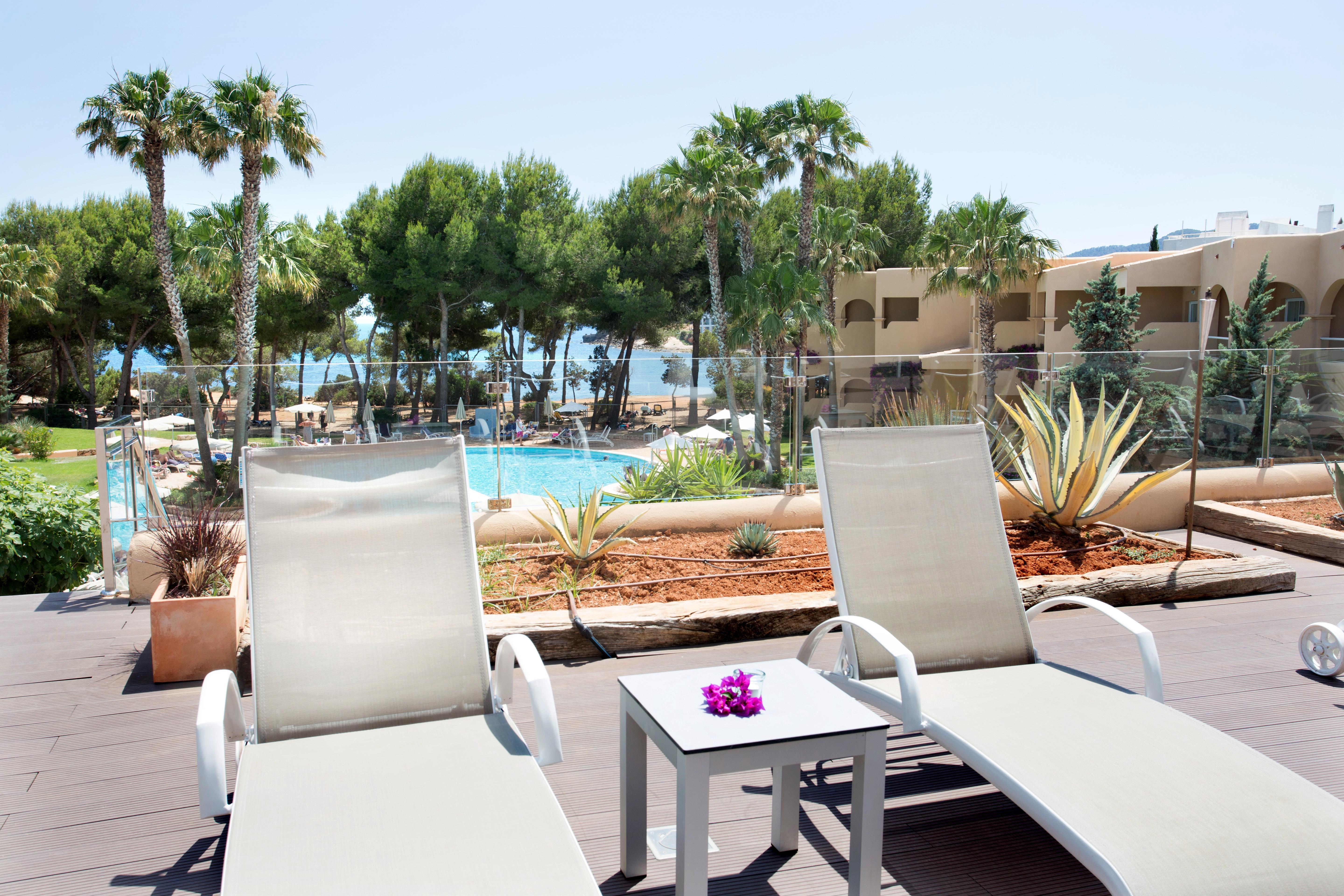 Grupotel Santa Eularia & Spa - Adults Only Санта Еулалия дел Рио Екстериор снимка
