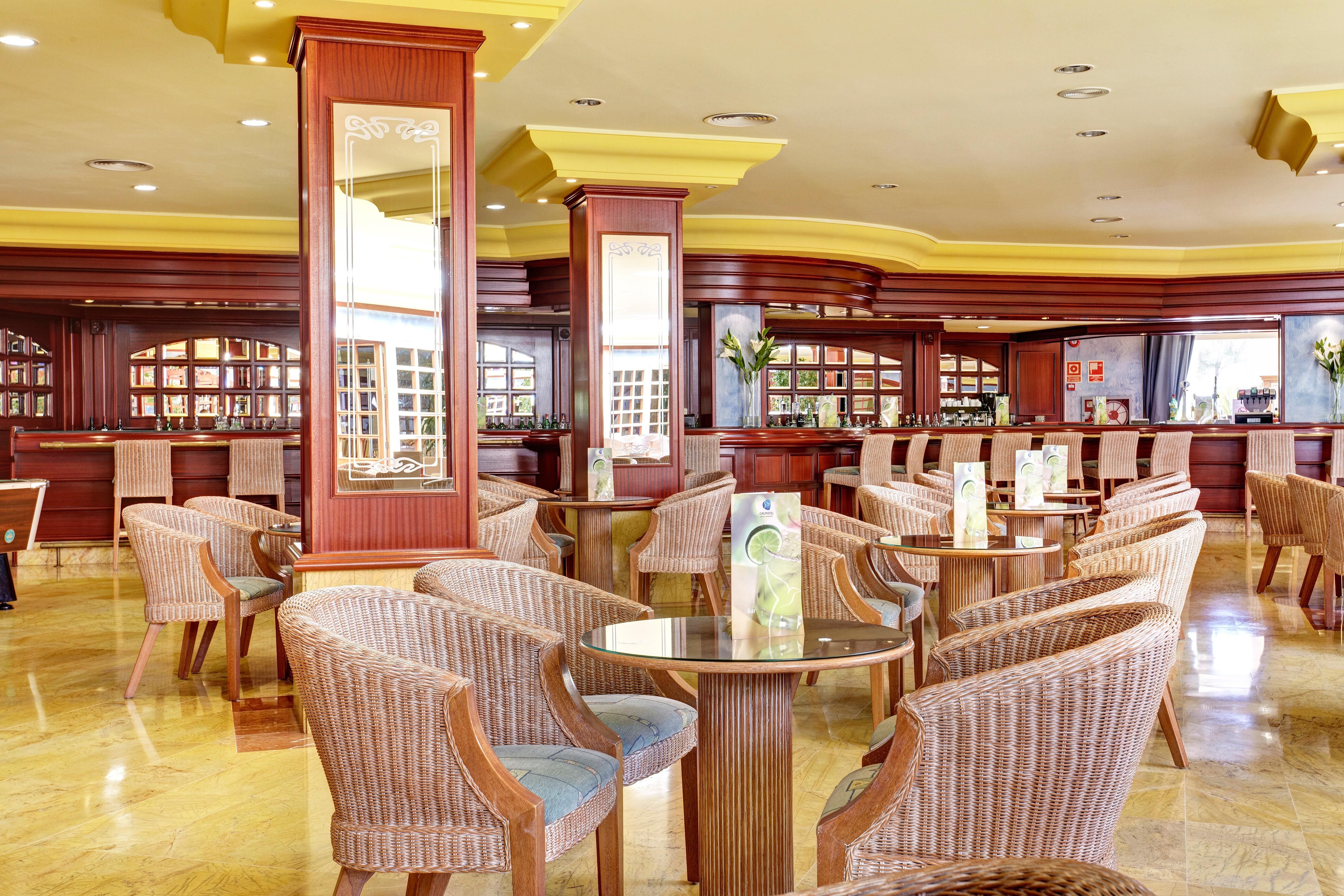Grupotel Santa Eularia & Spa - Adults Only Санта Еулалия дел Рио Екстериор снимка