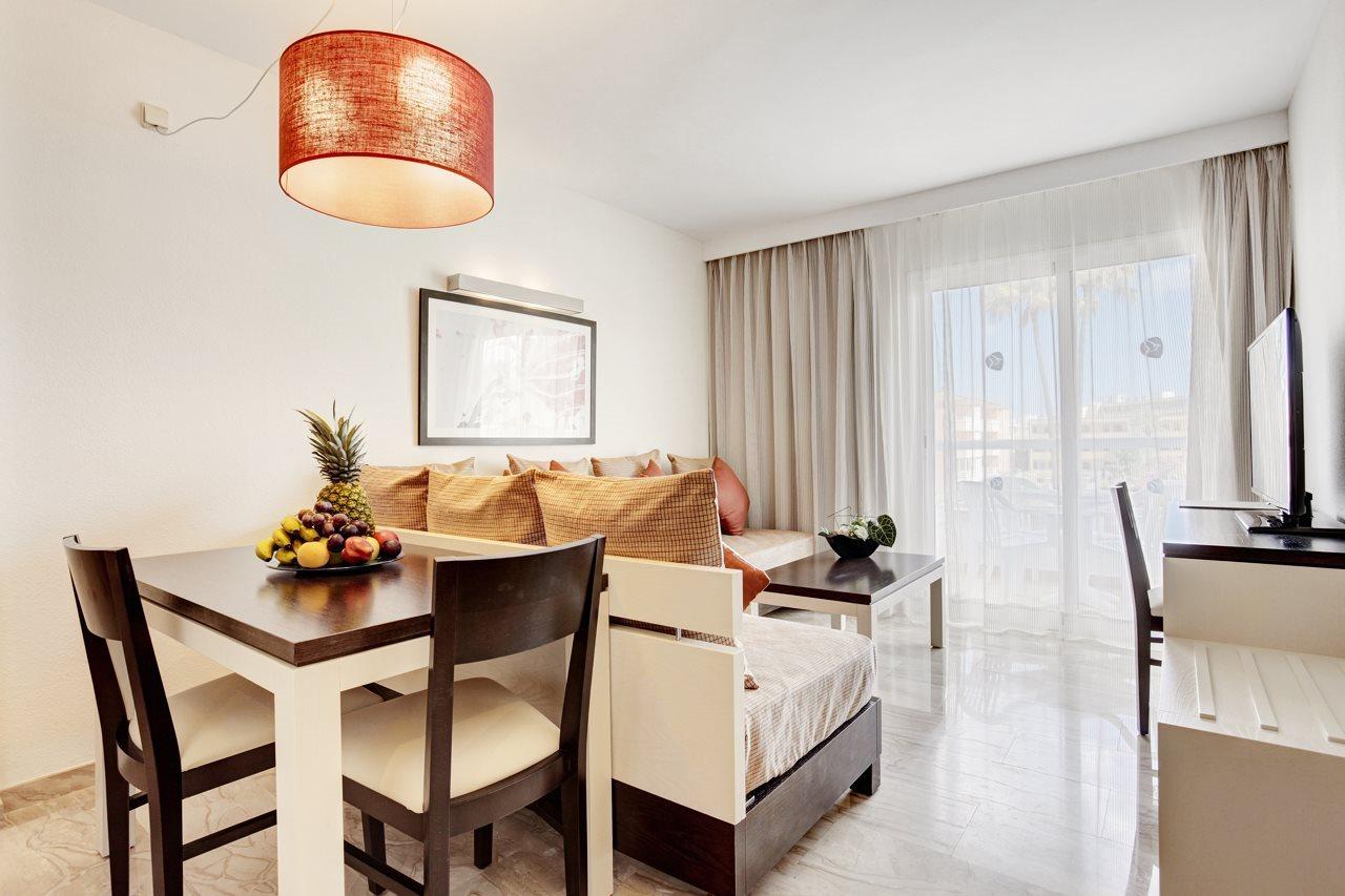Grupotel Santa Eularia & Spa - Adults Only Санта Еулалия дел Рио Екстериор снимка