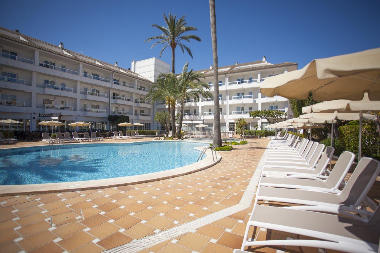 Grupotel Santa Eularia & Spa - Adults Only Санта Еулалия дел Рио Екстериор снимка