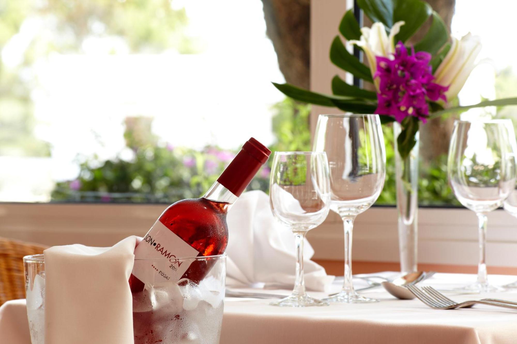 Grupotel Santa Eularia & Spa - Adults Only Санта Еулалия дел Рио Екстериор снимка