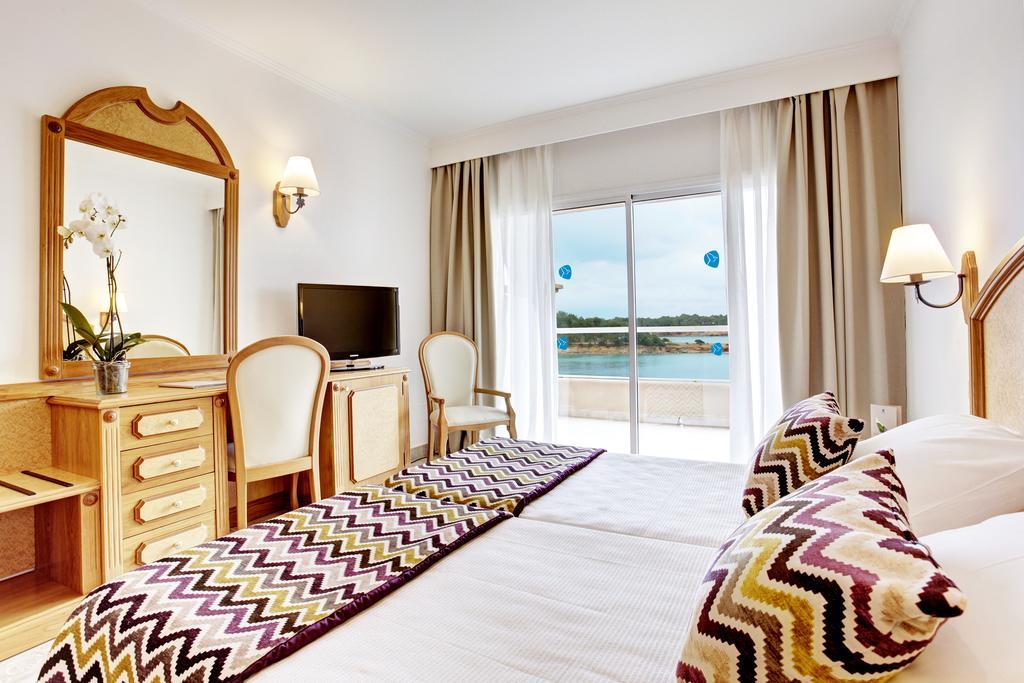 Grupotel Santa Eularia & Spa - Adults Only Санта Еулалия дел Рио Екстериор снимка