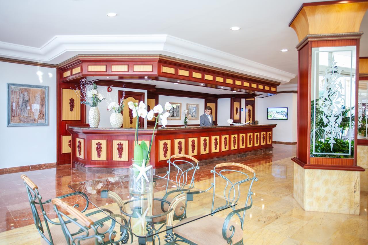 Grupotel Santa Eularia & Spa - Adults Only Санта Еулалия дел Рио Екстериор снимка